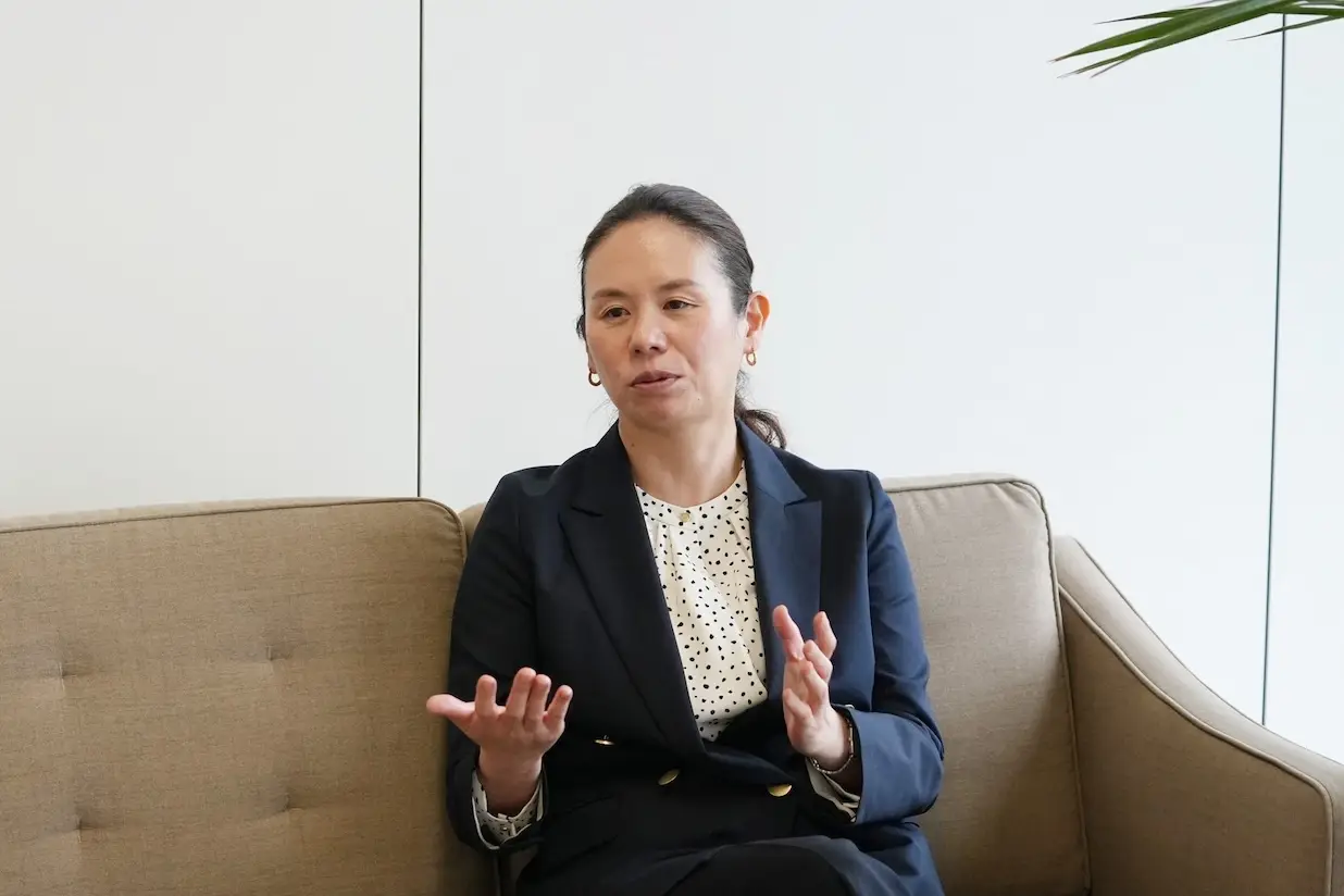 インタビューに応えるUnitaid・吉村麻美さん