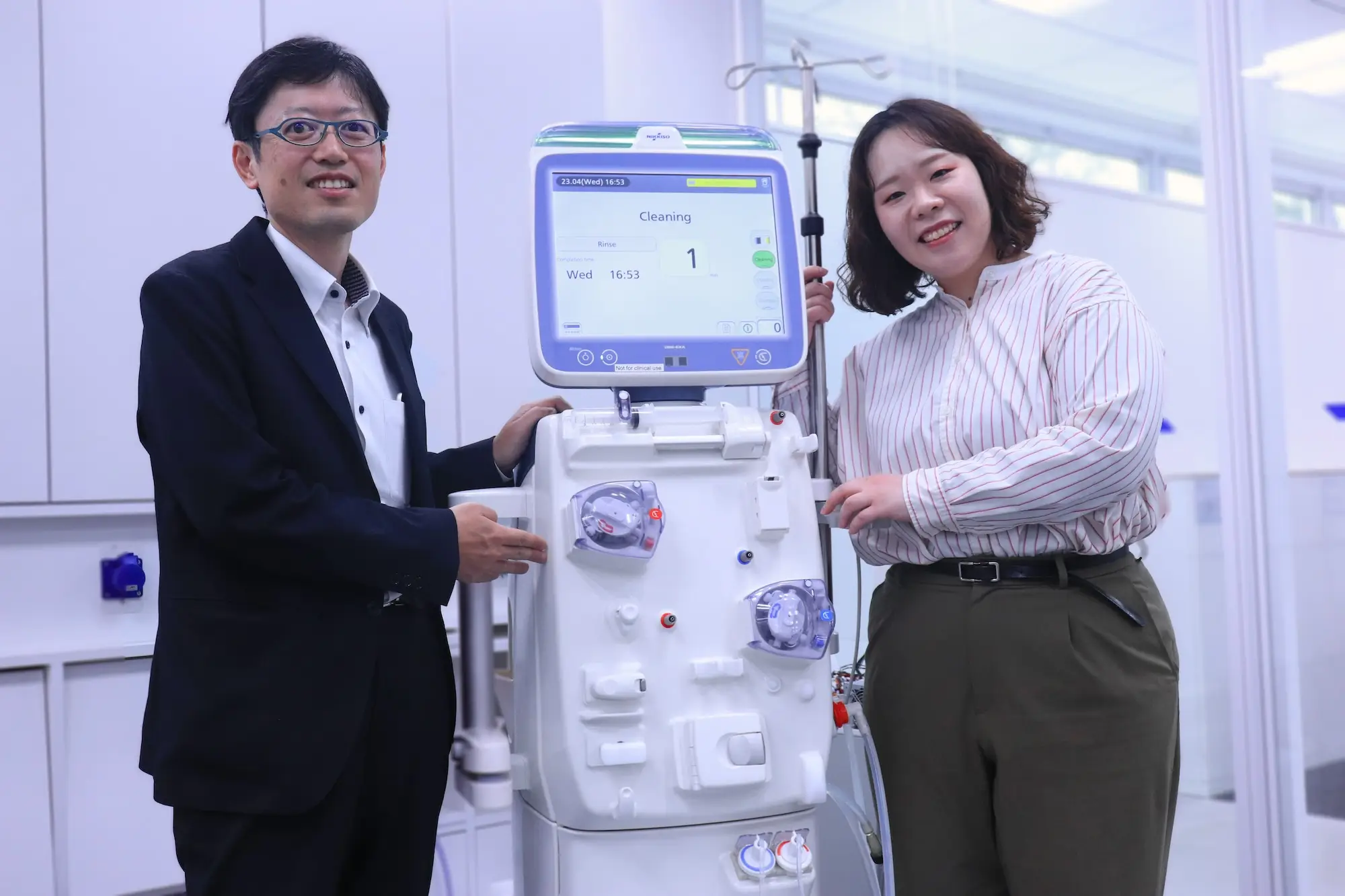 日機装・古橋 智洋氏（左）、馬本 和奈氏（右）