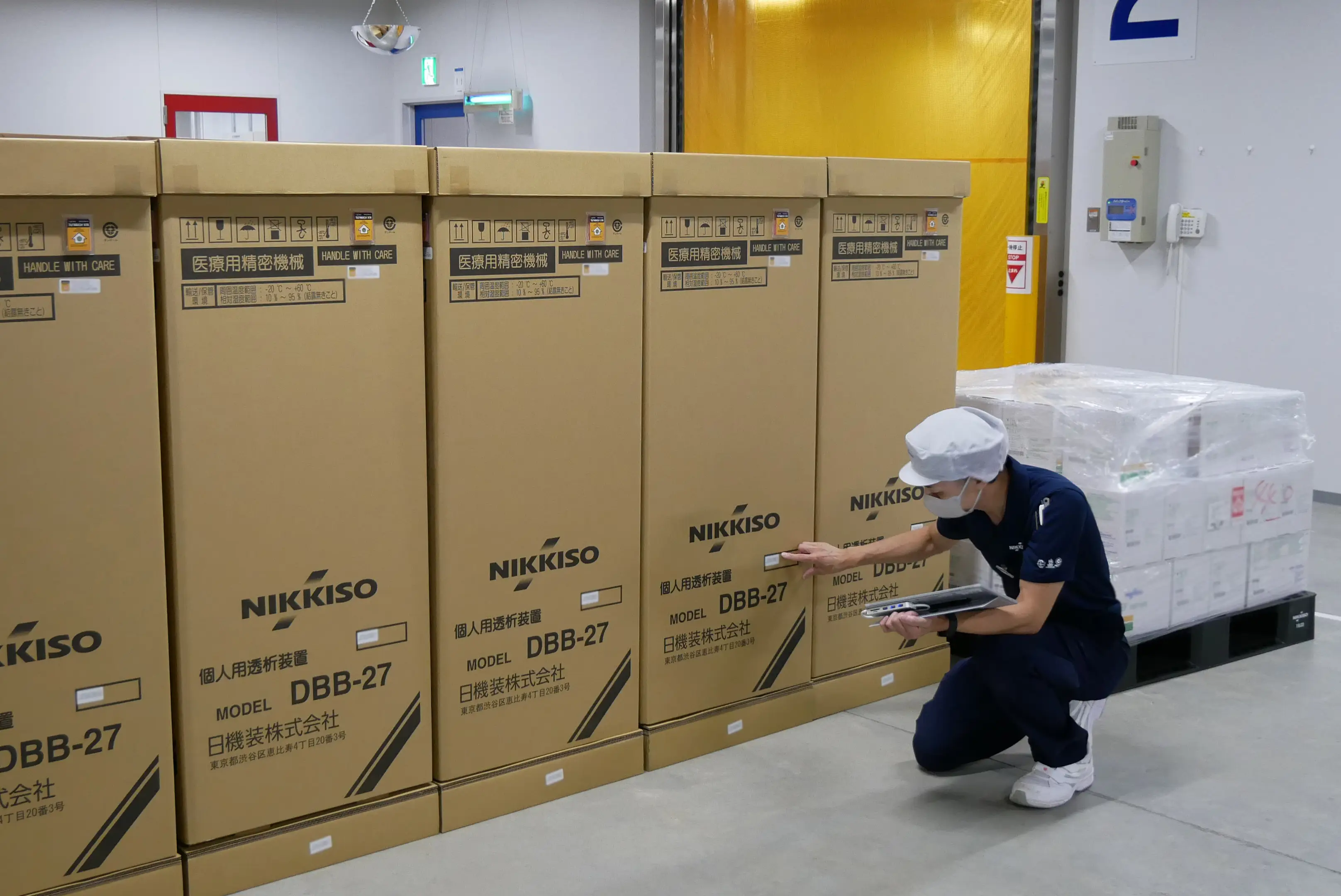 梱包後のチェックの様子