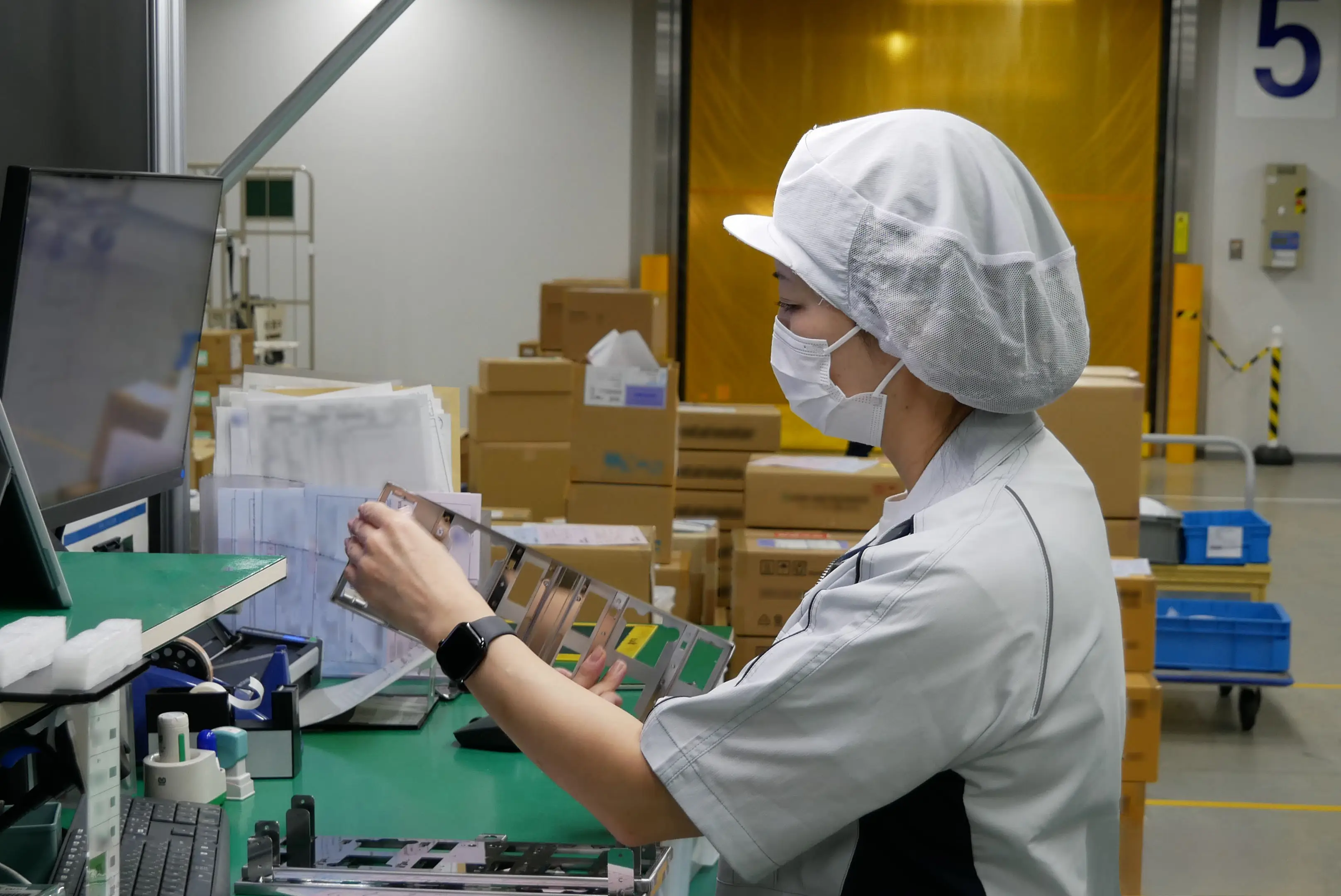 部品受入の様子